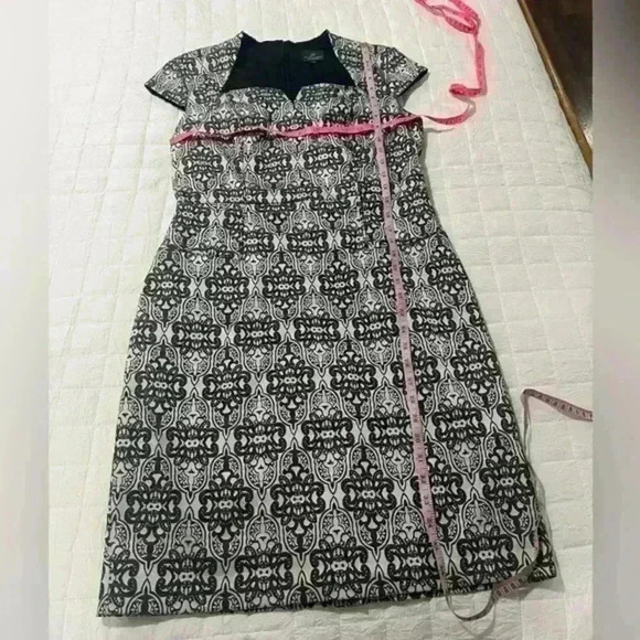 Adrianna Papell Black and Silver Demask Print Bodycon Dress Size 10P - Picture 3 of 5
